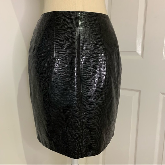 VINTAGE Black Crocodile 100% Italian Leather Multi Zipper Mini Skirt size 4 - Picture 4 of 7